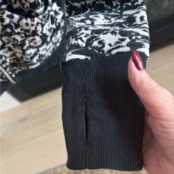 Lululemon Zip-Up Hoodie - Picture 5 of 7